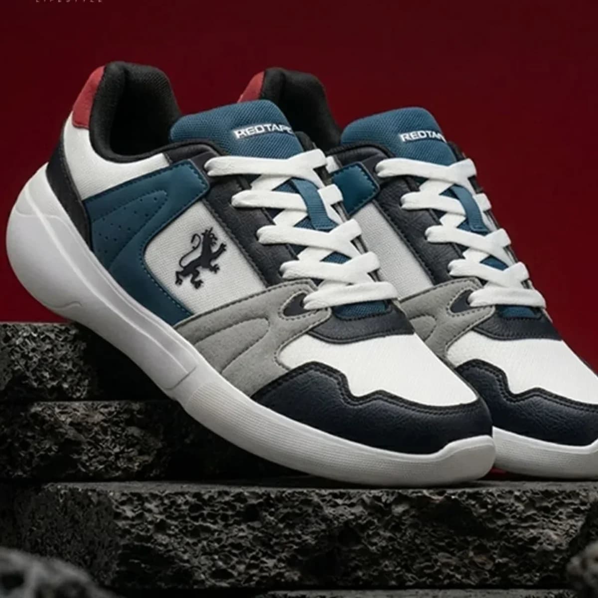 Dragon Red Light Sports Shoe